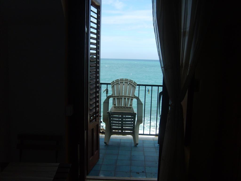 Hotel Ammaresiamo Ltb à Cefalù Chambre photo