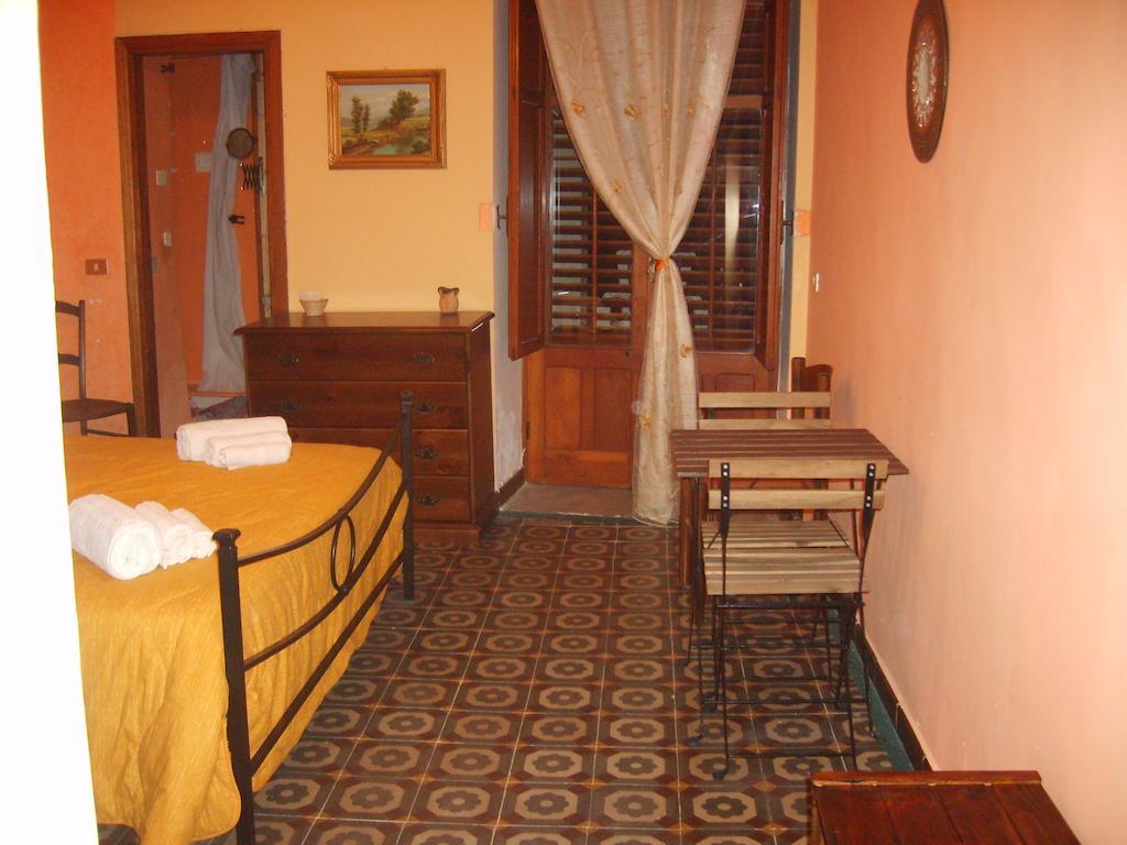 Hotel Ammaresiamo Ltb à Cefalù Chambre photo