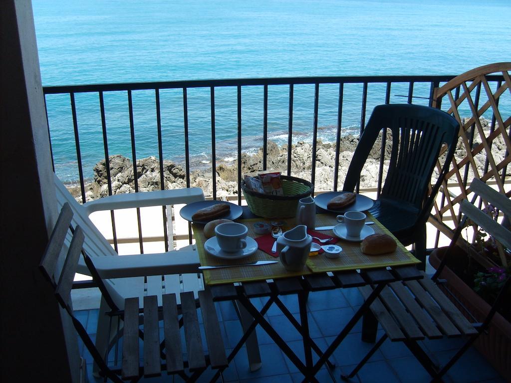 Hotel Ammaresiamo Ltb à Cefalù Chambre photo